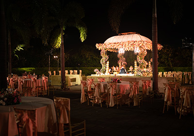 phere-setup-to-poolside-at-night