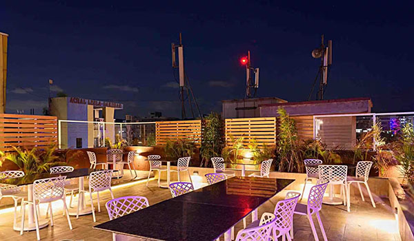 retro cafe pune