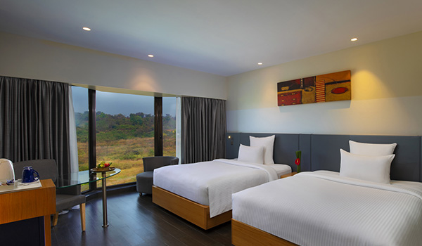 hotels with pools in mumbai